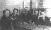 Der junge Gerhard Nickel (erster von rechts) im Kreise seiner Familie